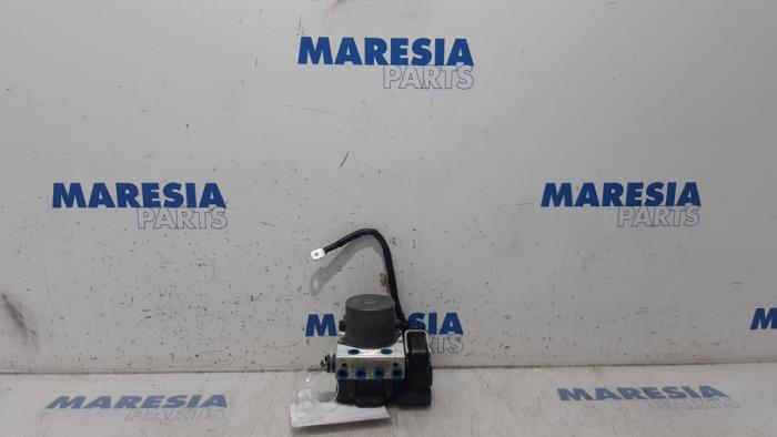 Begagnade ABS-pump Renault Kangoo Express (FW) 1.5 dCi 90 FAP Pris € 190,58 Inklusive moms erbjuds av Maresia Parts