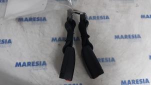 Used Rear seatbelt buckle, right Peugeot 208 I (CA/CC/CK/CL) 1.6 Blue HDi 100 Price € 25,00 Margin scheme offered by Maresia Parts