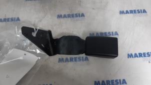 Used Rear seatbelt buckle, left Peugeot 208 I (CA/CC/CK/CL) 1.6 Blue HDi 100 Price € 15,00 Margin scheme offered by Maresia Parts