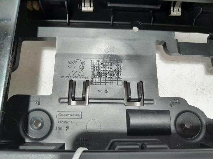 Multimedia control unit Peugeot 208 I 1.6 Blue HDi 100 9672846077TR