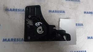 Used Sliding door handle, right Peugeot Boxer (U9) 2.2 HDi 110 Euro 5 Price € 36,30 Inclusive VAT offered by Maresia Parts