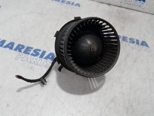 Used Heating and ventilation fan motor Peugeot Boxer (U9) 2.2 HDi 110 Euro 5 Price € 90,75 Inclusive VAT offered by Maresia Parts