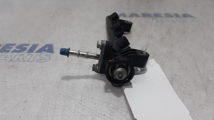 Fuel injector nozzle from a Citroën C1 1.0 12V 2013