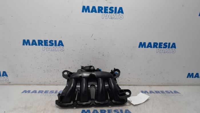 Intake manifold from a Peugeot 5008 I (0A/0E) 1.6 THP 16V 2011