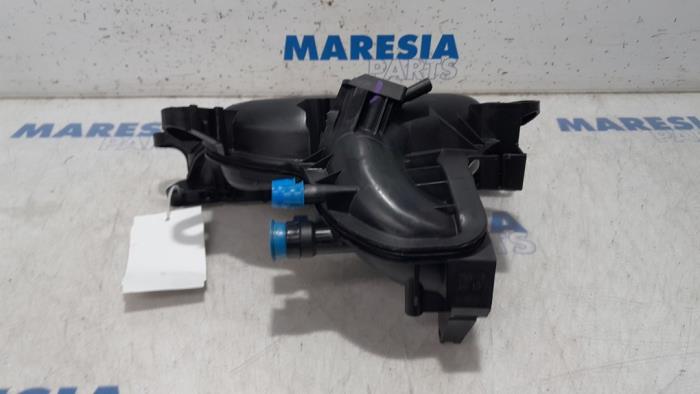 Intake manifold from a Peugeot 5008 I (0A/0E) 1.6 THP 16V 2011