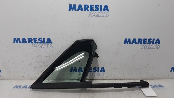 Usados Ventanilla triangular derecha delante Peugeot 208 I (CA/CC/CK/CL) 1.6 Vti 16V Precio € 34,99 Norma de margen ofrecido por Maresia Parts