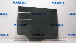 Używane Szyba drzwi prawych tylnych wersja 4-drzwiowa Citroen C4 Grand Picasso (3A) 1.2 12V PureTech 130 Cena € 50,00 Procedura marży oferowane przez Maresia Parts