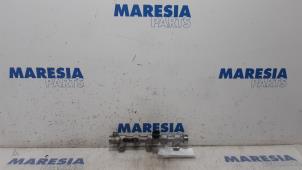 Used Fuel injector nozzle Renault Master IV (FV) 2.3 dCi 125 16V RWD Price € 54,45 Inclusive VAT offered by Maresia Parts