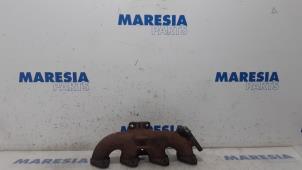 Used Exhaust manifold Renault Master IV (FV) 2.3 dCi 125 16V RWD Price € 60,50 Inclusive VAT offered by Maresia Parts