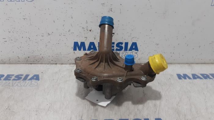Water pump from a Peugeot Boxer (U9) 2.2 HDi 110 Euro 5 2016
