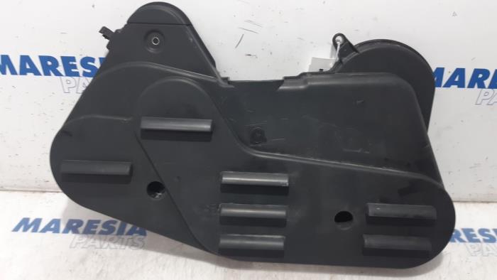 Timing cover from a Peugeot Boxer (U9) 2.2 HDi 110 Euro 5 2016