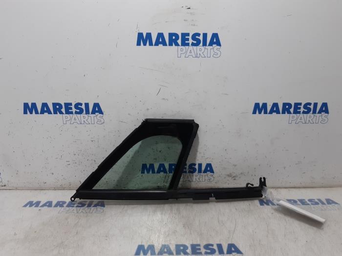 Usados Ventanilla triangular derecha delante Peugeot 3008 I (0U/HU) 1.6 VTI 16V Precio € 30,00 Norma de margen ofrecido por Maresia Parts
