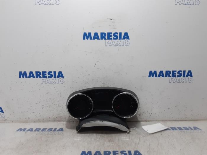 Steering wheel column trim