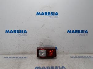Używane Tylne swiatlo przeciwmgielne Renault Trafic (1FL/2FL/3FL/4FL) 1.6 dCi 90 Cena € 24,20 Z VAT oferowane przez Maresia Parts