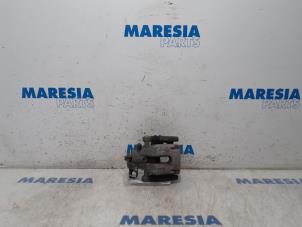 Used Rear brake calliper, right Peugeot 307 CC (3B) 2.0 16V Price € 40,00 Margin scheme offered by Maresia Parts
