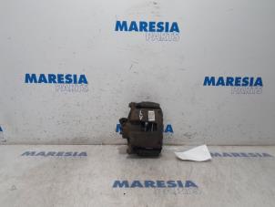 Gebrauchte Bremszange links vorne Peugeot 307 CC (3B) 2.0 16V Preis € 50,00 Margenregelung angeboten von Maresia Parts