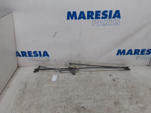 Used Wiper mechanism Peugeot 307 CC (3B) 2.0 16V Price € 35,00 Margin scheme offered by Maresia Parts