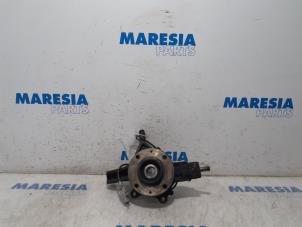 Used Knuckle, front left Peugeot 307 CC (3B) 2.0 16V Price € 30,00 Margin scheme offered by Maresia Parts