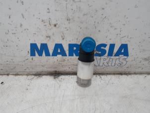 Usagé Pompe lave-glace avant Peugeot 307 CC (3B) 2.0 16V Prix € 10,00 Règlement à la marge proposé par Maresia Parts