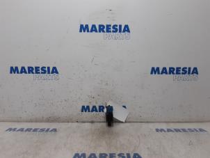 Used Windscreen washer pump Renault Trafic (1FL/2FL/3FL/4FL) 1.6 dCi 90 Price € 24,20 Inclusive VAT offered by Maresia Parts