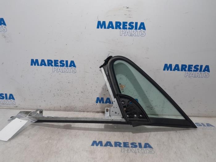 Usados Ventanilla triangular izquierda delante Peugeot 307 CC (3B) 2.0 16V Precio € 45,00 Norma de margen ofrecido por Maresia Parts