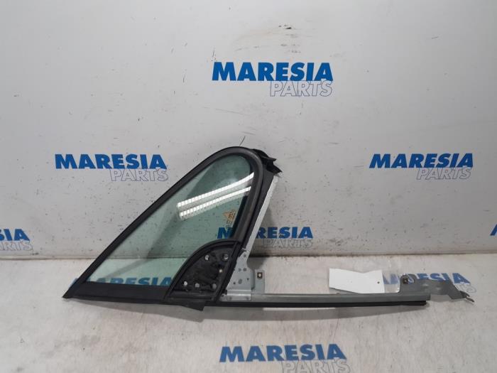 Usados Ventanilla triangular derecha delante Peugeot 307 CC (3B) 2.0 16V Precio € 45,00 Norma de margen ofrecido por Maresia Parts