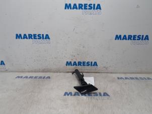 Used Headlight washer Peugeot 307 CC (3B) 2.0 16V Price € 50,00 Margin scheme offered by Maresia Parts