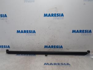 Used Luggage compartment cover Peugeot 307 CC (3B) 2.0 16V Price € 25,00 Margin scheme offered by Maresia Parts