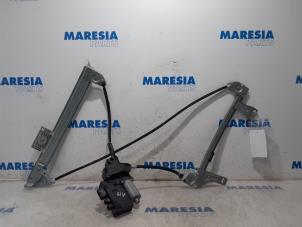Używane Mechanizm szyby prawej przedniej wersja 2-drzwiowa Peugeot 307 CC (3B) 2.0 16V Cena € 157,50 Procedura marży oferowane przez Maresia Parts