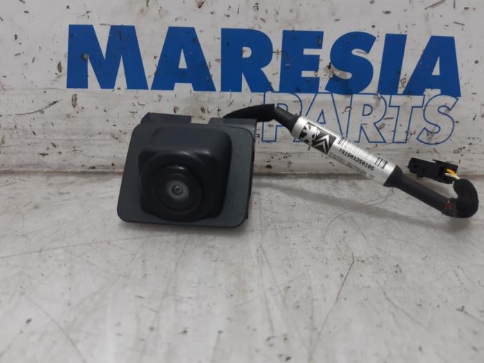 Reversing camera from a Peugeot 308 SW (L4/L9/LC/LJ/LR) 1.6 BlueHDi 120 2015