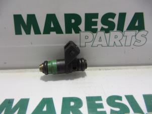 Usagé Injecteur (injection essence) Renault Scénic I (JA) 2.0 16V IDE Prix € 20,00 Règlement à la marge proposé par Maresia Parts