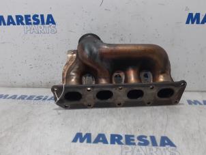 Used Exhaust manifold Peugeot 307 CC (3B) 2.0 16V Price € 50,00 Margin scheme offered by Maresia Parts