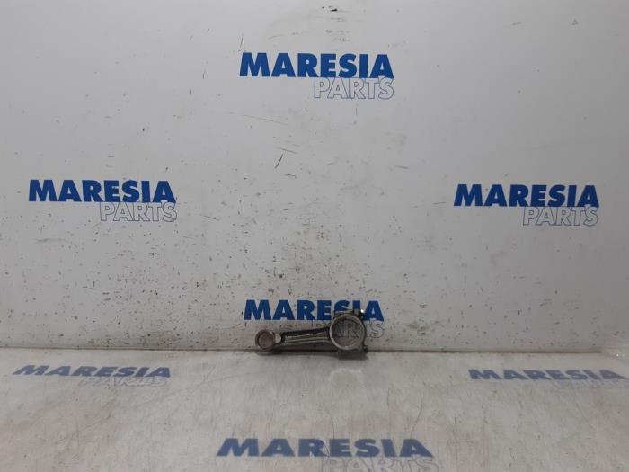 Usagé Bielle Renault Megane IV Estate (RFBK) 1.5 Energy dCi 110 Prix € 50,00 Règlement à la marge proposé par Maresia Parts