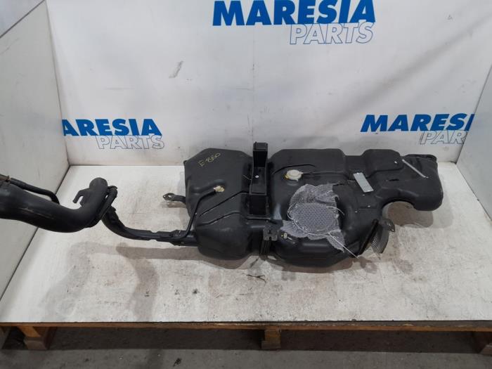 Begagnade Tank Peugeot Partner (GC/GF/GG/GJ/GK) 1.6 HDI 75 16V Pris € 190,58 Inklusive moms erbjuds av Maresia Parts