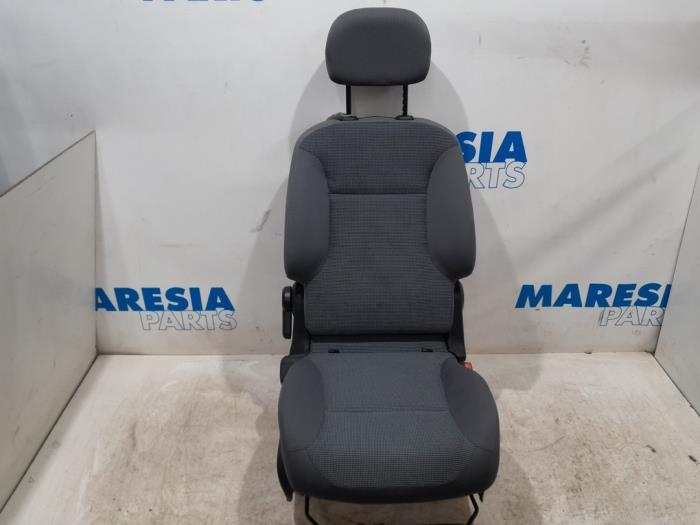 Używane Fotel prawy Peugeot Partner (GC/GF/GG/GJ/GK) 1.6 HDI 75 16V Cena € 190,58 Z VAT oferowane przez Maresia Parts