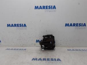 Gebrauchte Bremszange rechts hinten Opel Vivaro 1.6 CDTI 90 Preis € 90,75 Mit Mehrwertsteuer angeboten von Maresia Parts