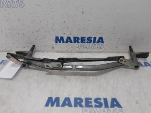Used Wiper mechanism Opel Vivaro 1.6 CDTI 90 Price € 72,60 Inclusive VAT offered by Maresia Parts
