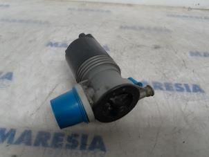 Used Windscreen washer pump Opel Vivaro 1.6 CDTI 90 Price € 18,15 Inclusive VAT offered by Maresia Parts