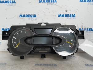 Used Instrument panel Opel Vivaro 1.6 CDTI 90 Price € 285,86 Inclusive VAT offered by Maresia Parts