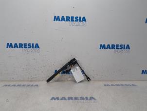Used Seatbelt tensioner, right Peugeot 3008 I (0U/HU) 1.6 16V THP 155 Price € 39,00 Margin scheme offered by Maresia Parts