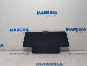 Używane Wykladzina podlogowa Citroen C4 Picasso (3D/3E) 1.6 e-Hdi, BlueHDi 115 Cena € 25,00 Procedura marży oferowane przez Maresia Parts