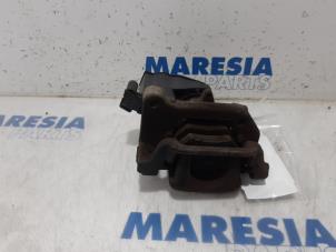 Usagé Etrier de frein (pince) arrière droit Citroen C4 Picasso (3D/3E) 1.6 e-Hdi, BlueHDi 115 Prix € 105,00 Règlement à la marge proposé par Maresia Parts