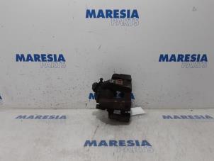 Used Front brake calliper, left Citroen C4 Picasso (3D/3E) 1.6 e-Hdi, BlueHDi 115 Price € 30,00 Margin scheme offered by Maresia Parts