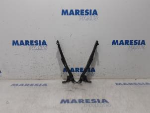 Used Bonnet Hinge Citroen C4 Picasso (3D/3E) 1.6 e-Hdi, BlueHDi 115 Price € 35,00 Margin scheme offered by Maresia Parts