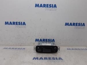 Used Radio Renault Clio IV (5R) 0.9 Energy TCE 90 12V Price € 105,00 Margin scheme offered by Maresia Parts