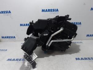 Used Heater housing Renault Clio IV (5R) 1.2 TCE 16V GT EDC Price € 236,25 Margin scheme offered by Maresia Parts