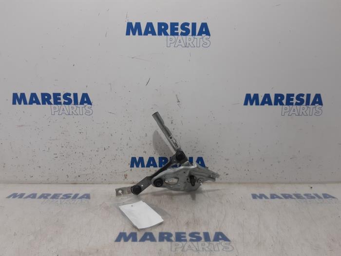 Begagnade Torkarmekanism Peugeot 3008 I (0U/HU) 1.6 16V THP 155 Pris € 49,99 Marginaltabell erbjuds av Maresia Parts