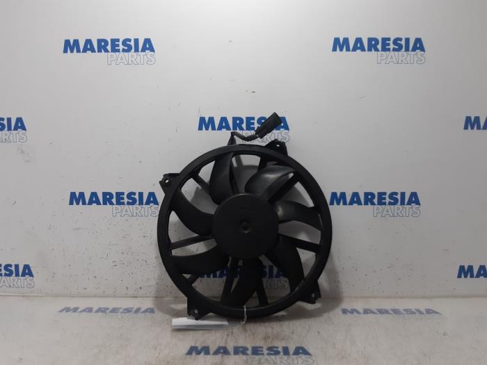 Używane Silnik wentylatora Peugeot 3008 I (0U/HU) 1.6 16V THP 155 Cena € 34,95 Procedura marży oferowane przez Maresia Parts