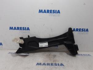 Used Front windscreen washer reservoir Citroen C4 Picasso (3D/3E) 1.6 e-Hdi, BlueHDi 115 Price € 25,00 Margin scheme offered by Maresia Parts