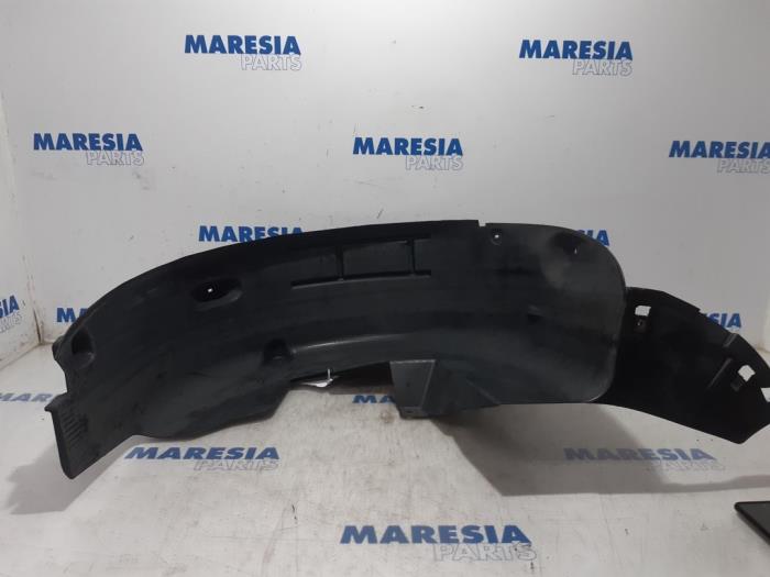 Używane Nadkole Citroen C4 Picasso (3D/3E) 1.6 e-Hdi, BlueHDi 115 Cena € 40,00 Procedura marży oferowane przez Maresia Parts
